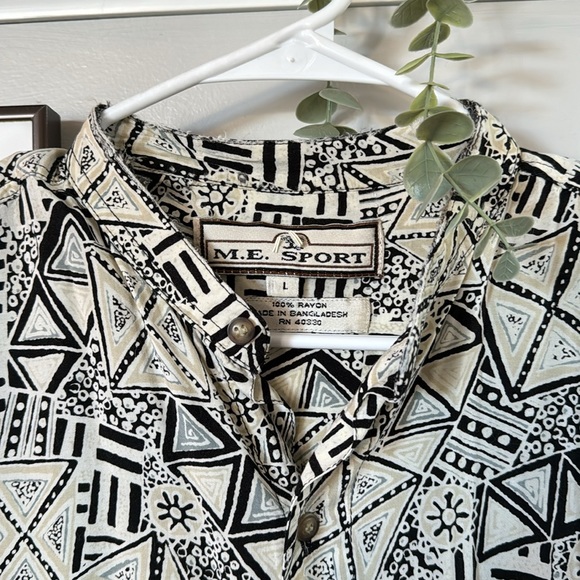 Vintage Tribal Print Button Down Shirt. - Picture 3 of 4